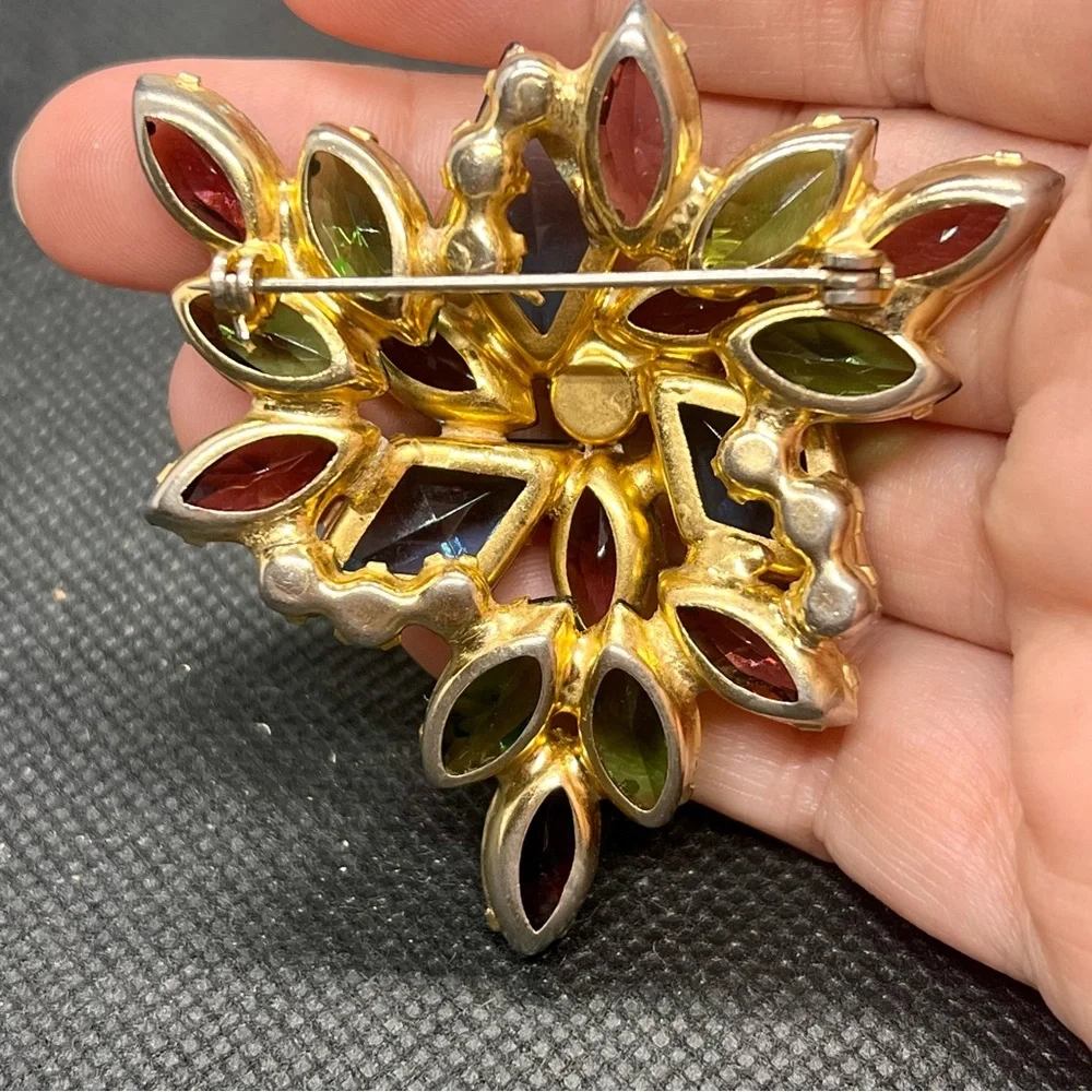 Large Vtg D&E Juliana BOOK PIECE Diamond Shape Multi Color Rhinestone Brooch Pin